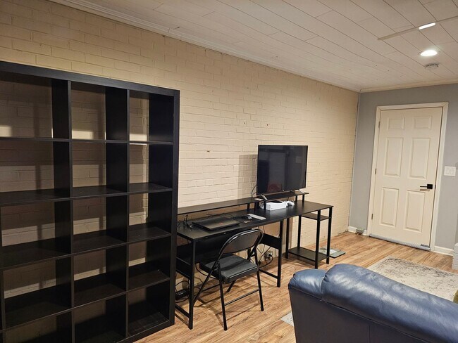 Building Photo - 1 bedroom apartment fully furnished