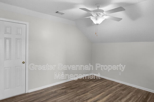Building Photo - 201 Foxbury Square