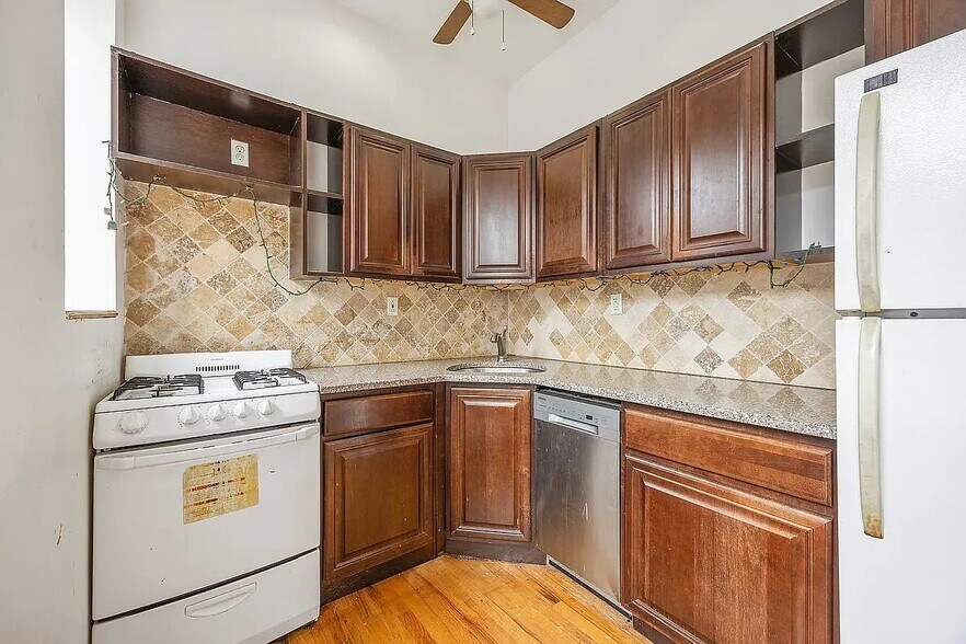 Building Photo - 301 W 151st St