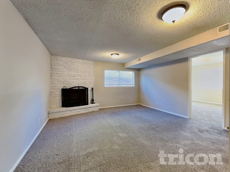 Building Photo - 1270 Kings Row