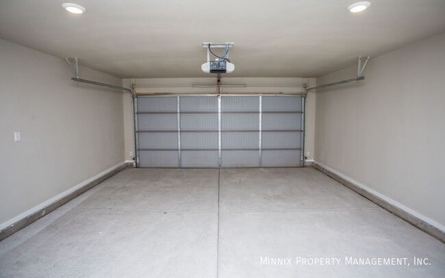 Building Photo - 2113 N Avenue L