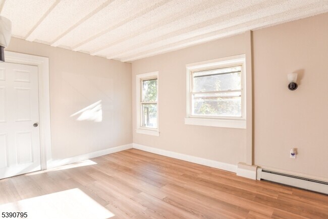 Building Photo - 285 Orchard Terrace