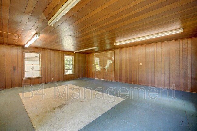 Building Photo - 144 Old Petrie Rd
