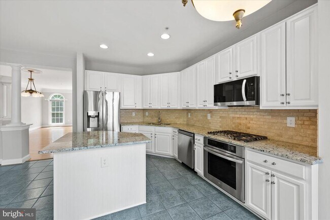 Building Photo - 1308 Wild Oak Terrace
