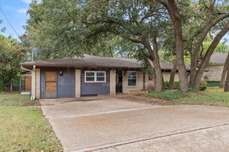 Building Photo - 8806 Fox Hollow Dr