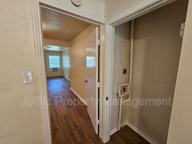 Building Photo - 6540 Hollis Ave