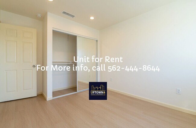 Building Photo - Townhome - 3 Bedrooms-2.5 Baths - Los Ange...