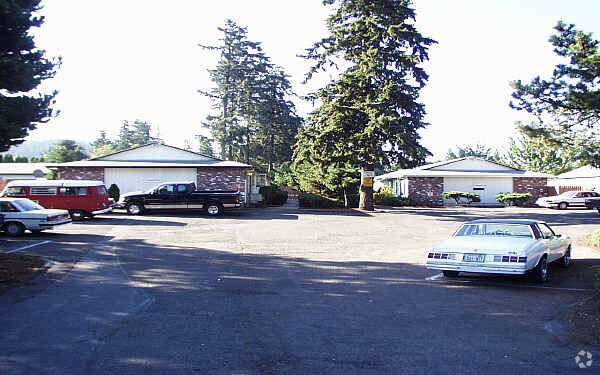 Building Photo - Evergreen Apartments