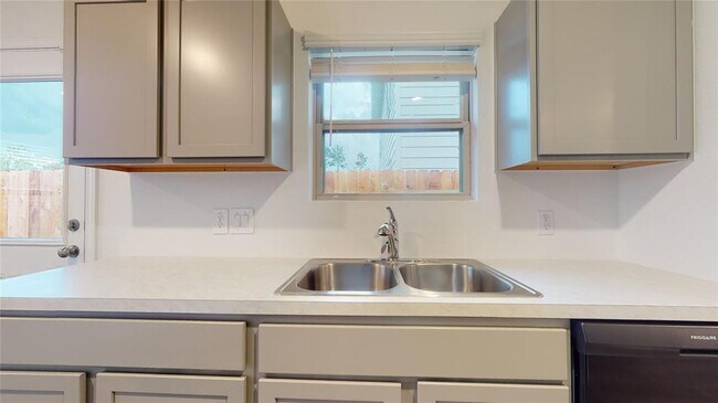 Building Photo - 1206 Silver Fir Ct