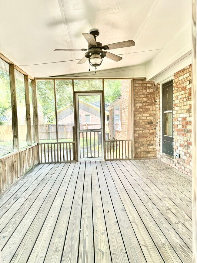 Building Photo - 3/2 Brick Home in Crowfield Plantation in Goose Creek!