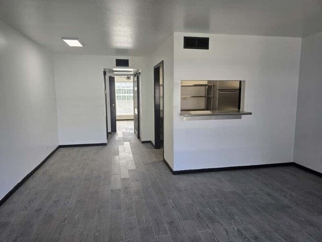 Building Photo - 8401 N New Braunfels Ave