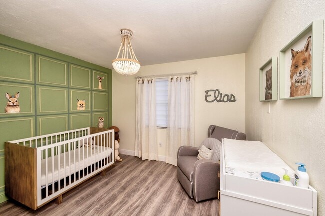 Building Photo - 621 Lakeshore Terrace