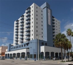 Building Photo - 420 SW 12th Ave