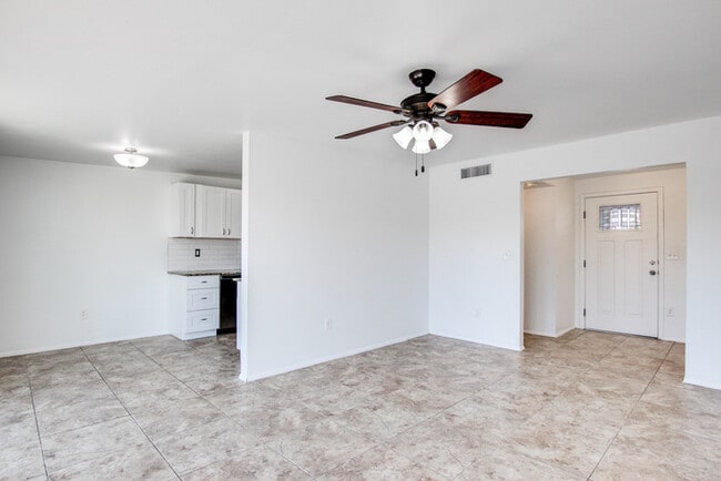 Building Photo - FOR RENT