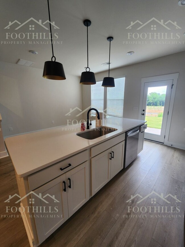 Building Photo - 253 Silo Rdg Dr