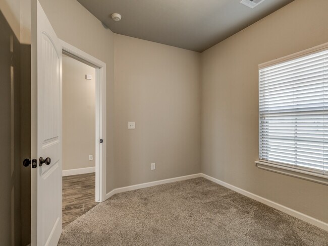 Building Photo - 4505 Black Mesa Ln