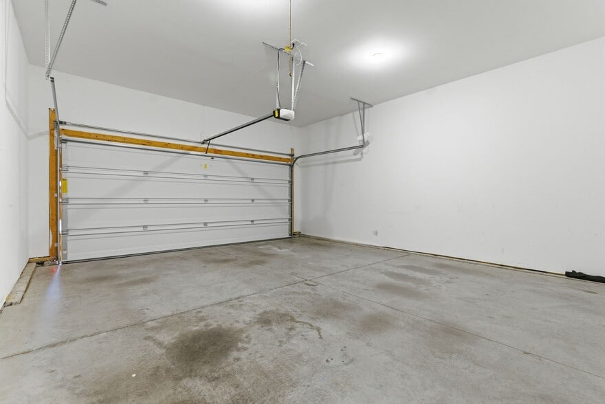 Building Photo - 7036 Bennett Dr.