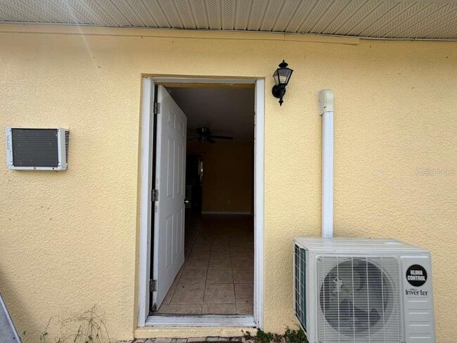 Building Photo - 1205 Ave I