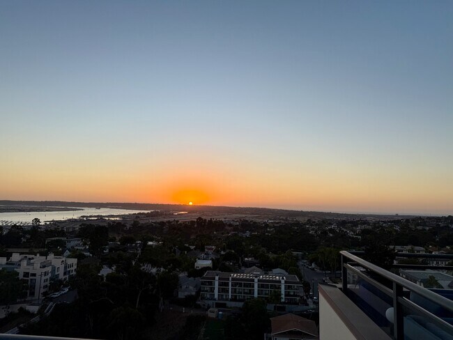 Building Photo - 475 Redwood St