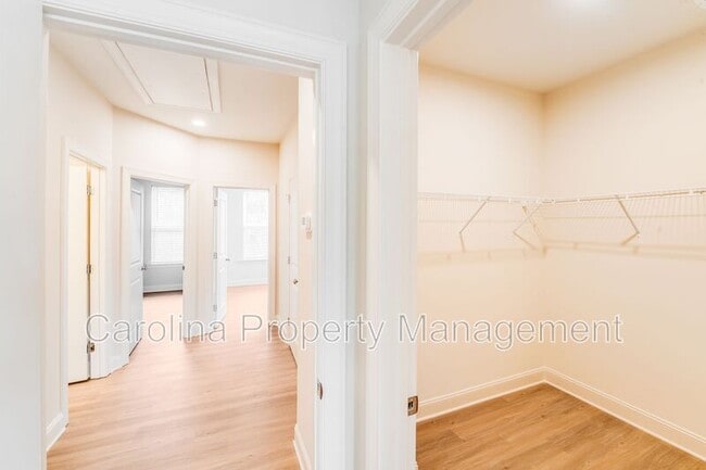 Building Photo - 645 Brookwood St