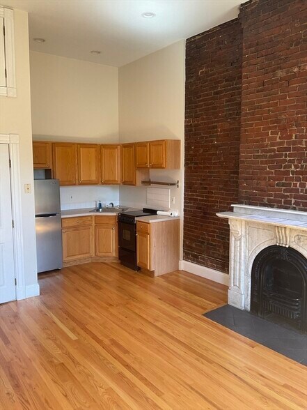 Building Photo - 670 Tremont St