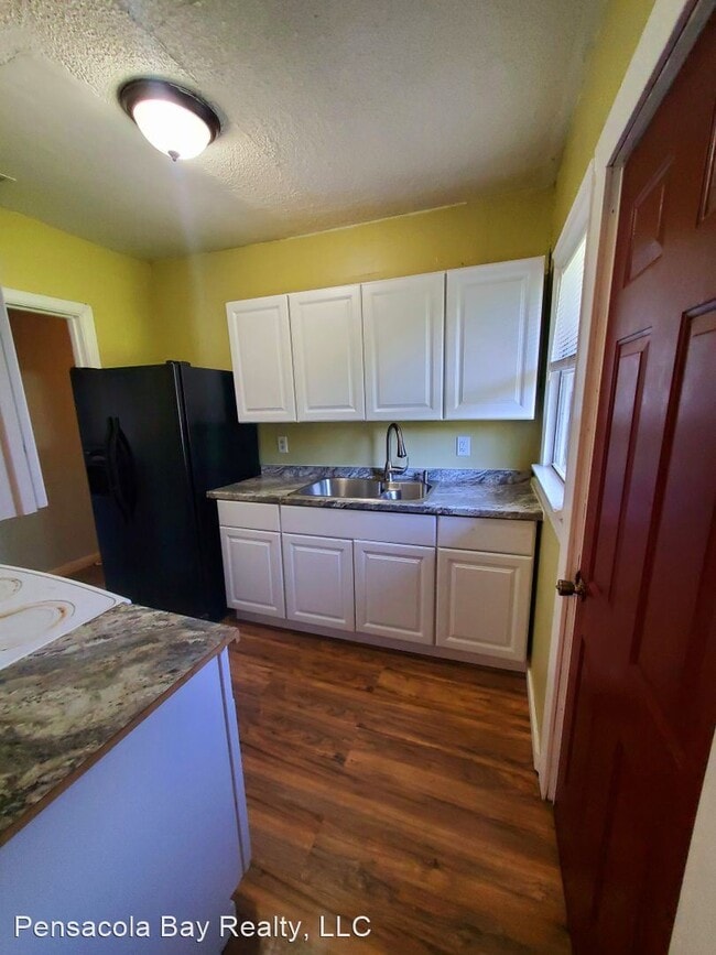 Building Photo - 3 br, 1 bath House - 42 Gloucester Ave