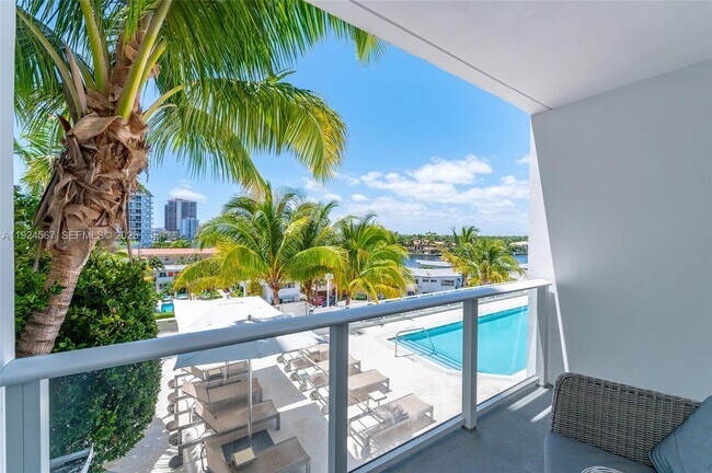 Building Photo - 401 N Birch Rd