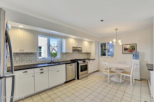 Building Photo - 307 Spier Ave