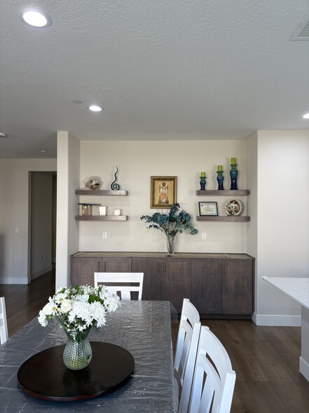 Building Photo - 2875 E Colina Dr