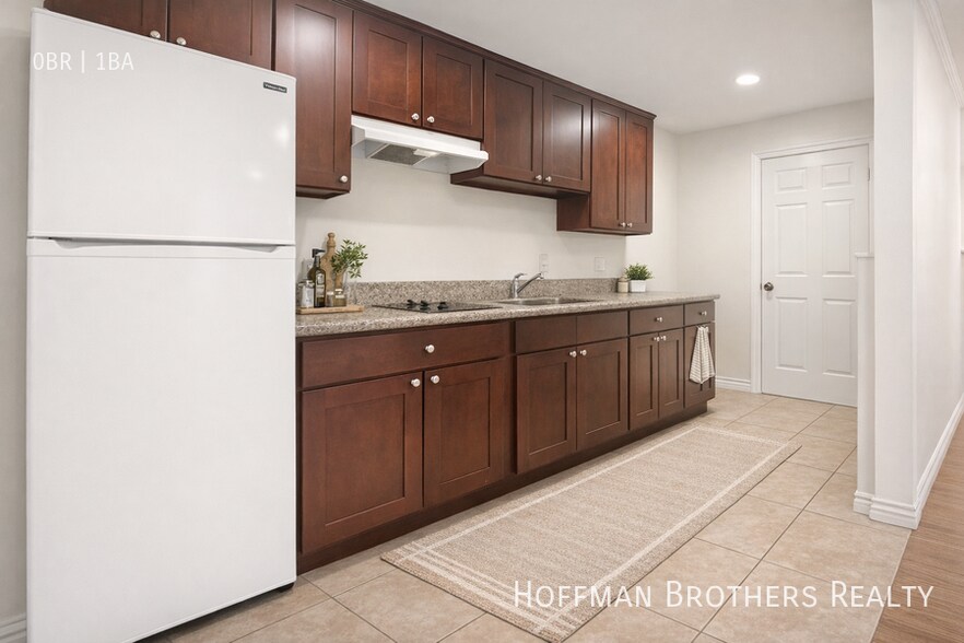 Building Photo - 301 N Sycamore Ave