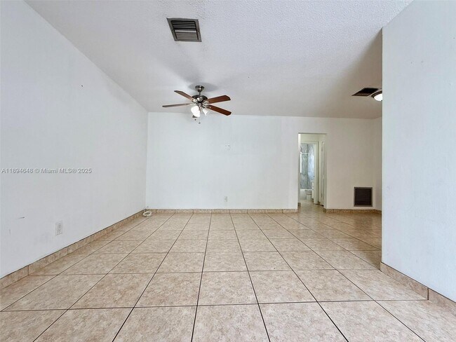 Primary Photo - 206 SE 9th Ct