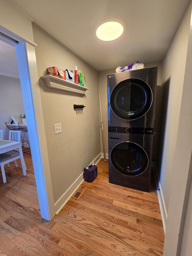 Building Photo - NEW LISTING!!!!!