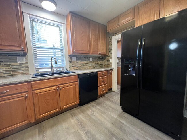 Building Photo - Historic Home Close to Downtown Loveland!
