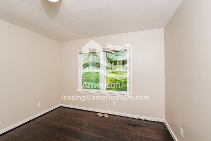 Building Photo - 905 Charles Cir