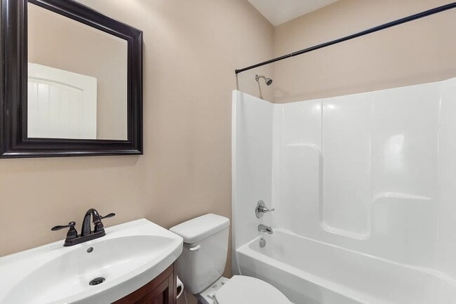 Building Photo - GORGEOUS FOURPLEX HOME - END UNIT