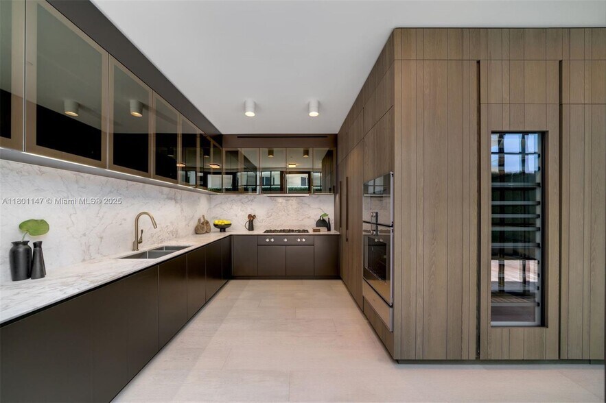 Building Photo - 8955 Collins Ave