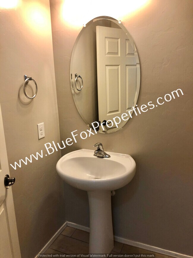 Building Photo - 9009 W Rolling Springs Dr