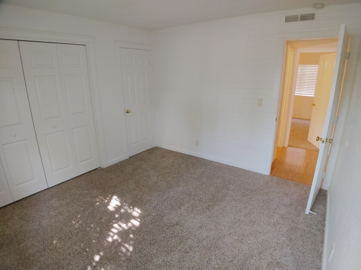 Building Photo - 1671 Bramble Pl