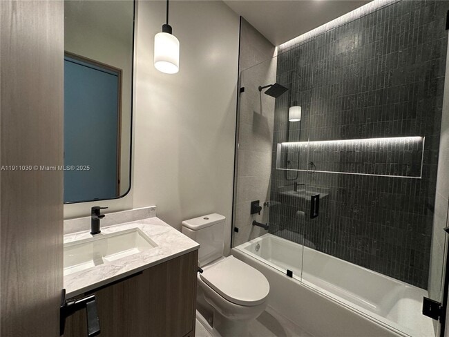 Building Photo - 1065 NE 119th St