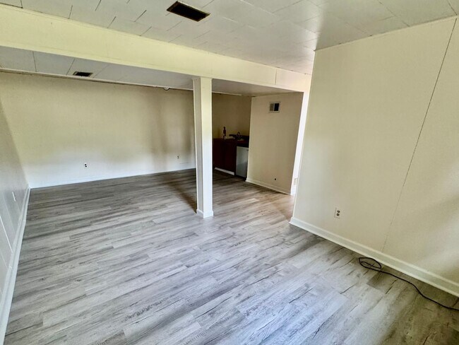 Building Photo - Spacious Split Level 3/1.5 House in Baldwi...