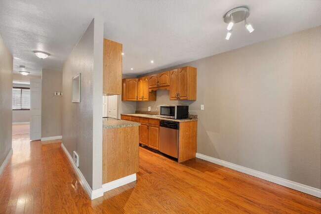 Building Photo - Totem Lake Condo For Rent!