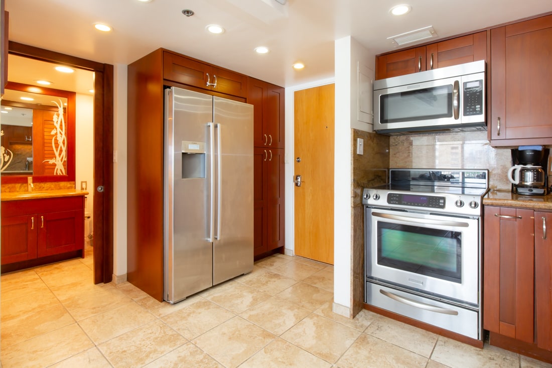 Full refrigerator with ice-maker - 1777 Ala Moana Blvd