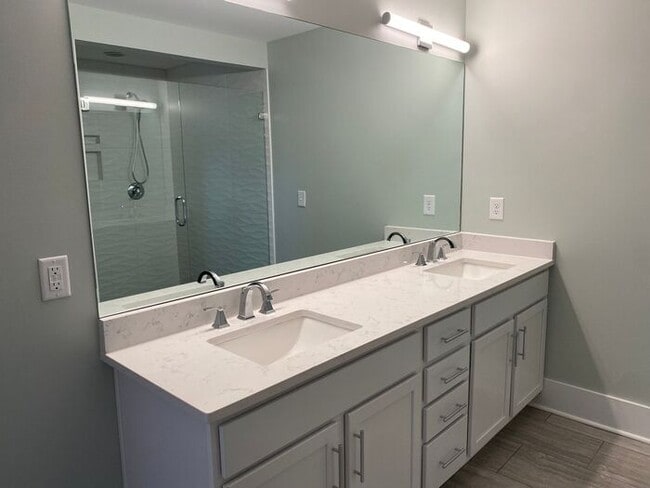 Building Photo - Newer Contruction - 3 Bed 3.5 Bath 3 Stories!