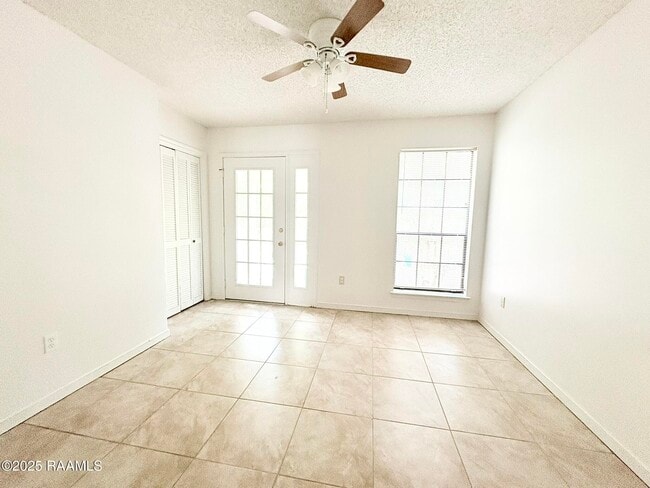 Building Photo - 1149 Willow Creek Dr