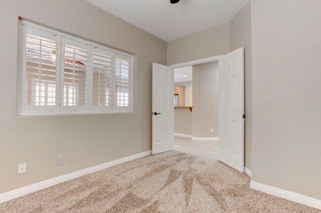 Building Photo - 809 Royal Birch Ln