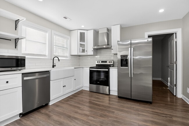 Building Photo - 4044 Dinglewood Ave