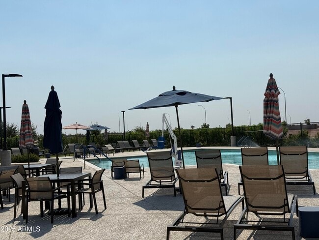 Building Photo - 9960 W Mitchell Ave