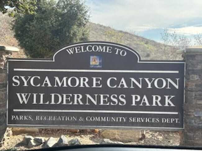 Building Photo - Beautiful 1 Bedroom Condo