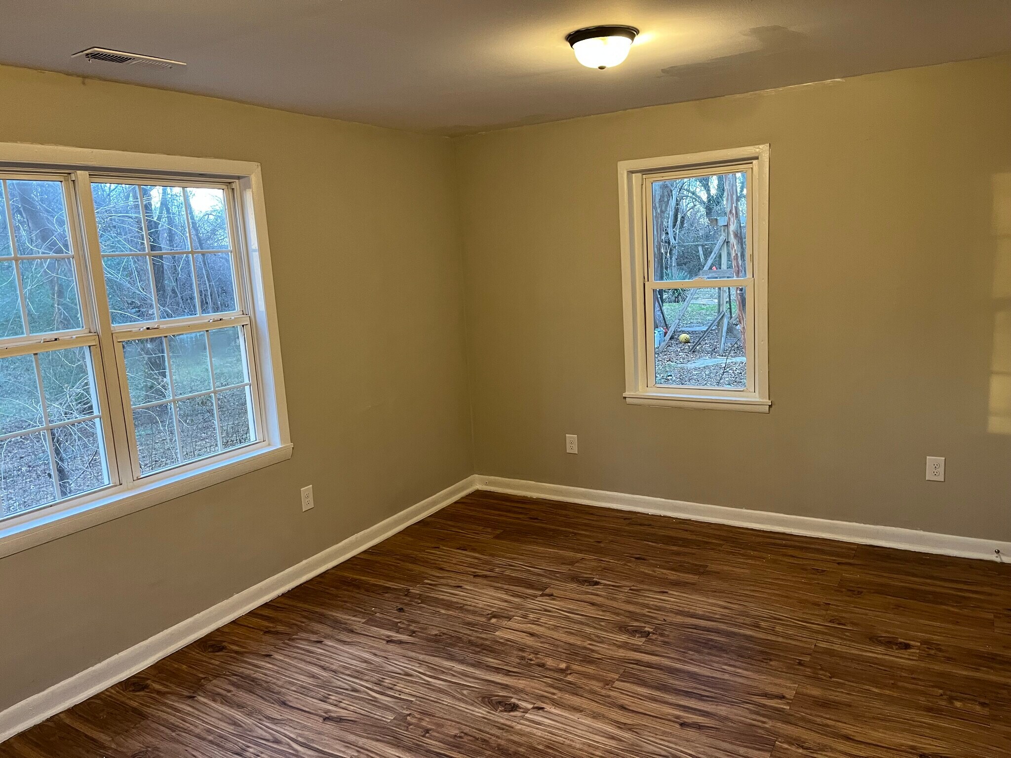 Building Photo - 914 Fir Pl