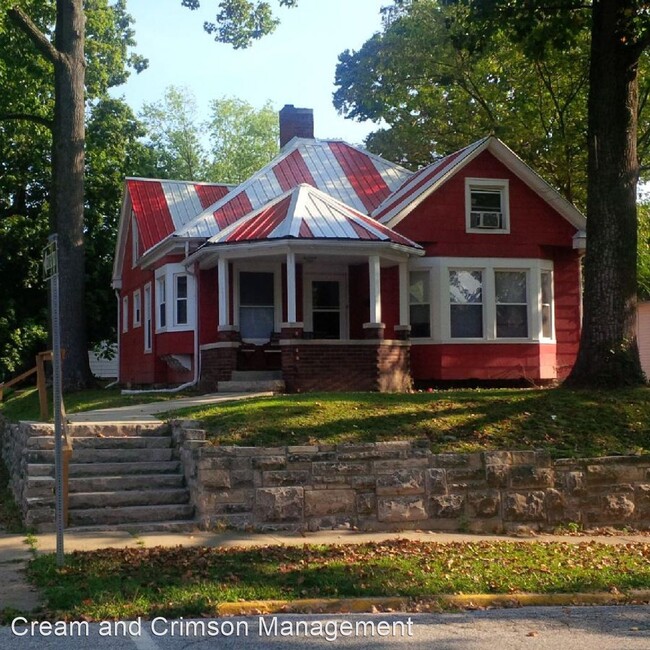 Building Photo - 4 br, 2.5 bath House - 800 North Lincoln